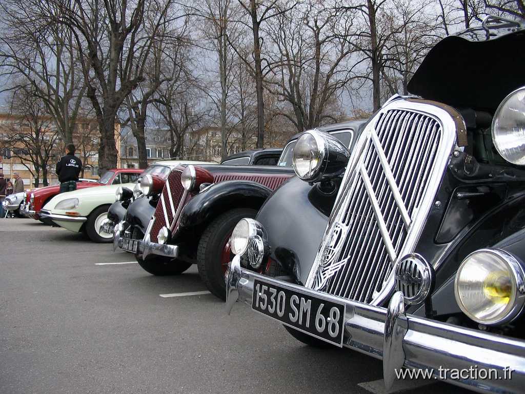 2008_03_02 Colmar 42.jpg - 02/03/2008 - 68000 COLMAR Rendez-vous mensuel de l'Association Colmar Auto-Rétro, vue générale